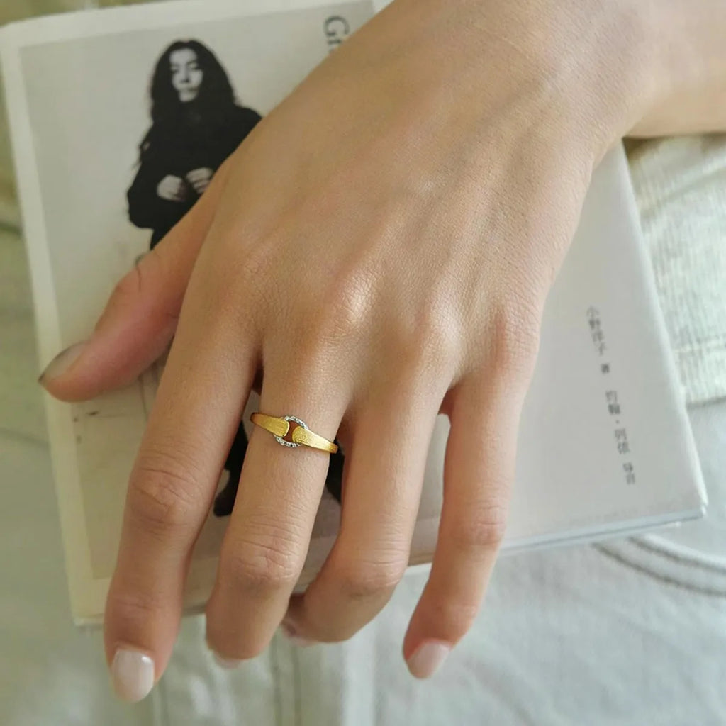 S925 sterling silver ring for women with diamond-cut geometric design in yellow gold finish