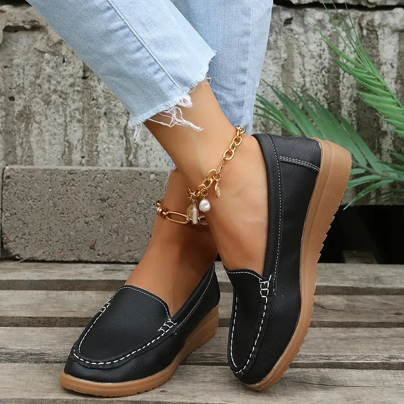 Women's flat loafers in PU leather with round toe and car suture detailing in five colour options