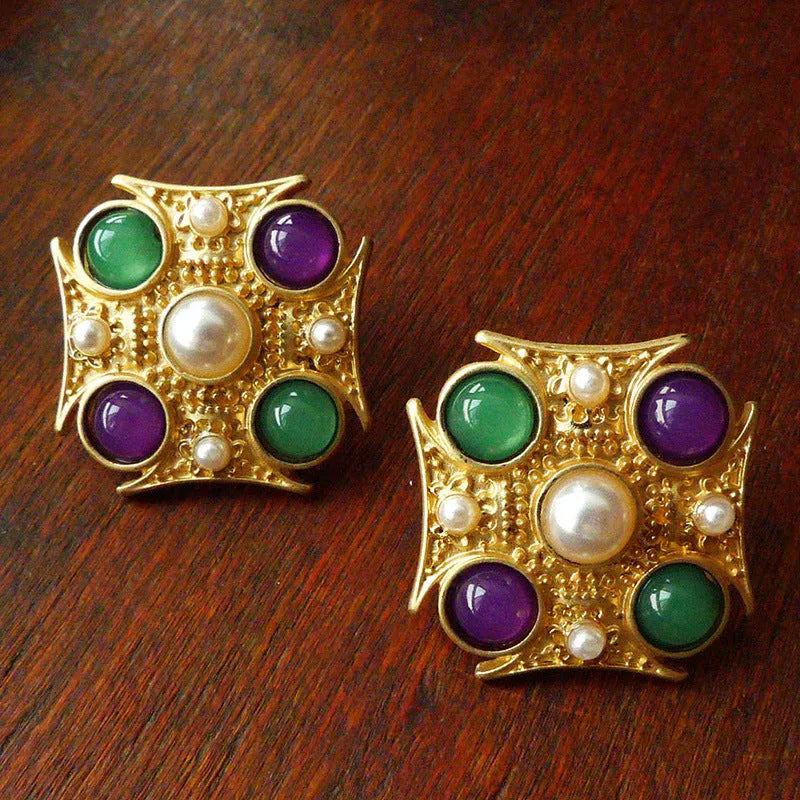Retro baroque vintage brooch in zinc alloy with diamond shape, showing size comparison of eight style options