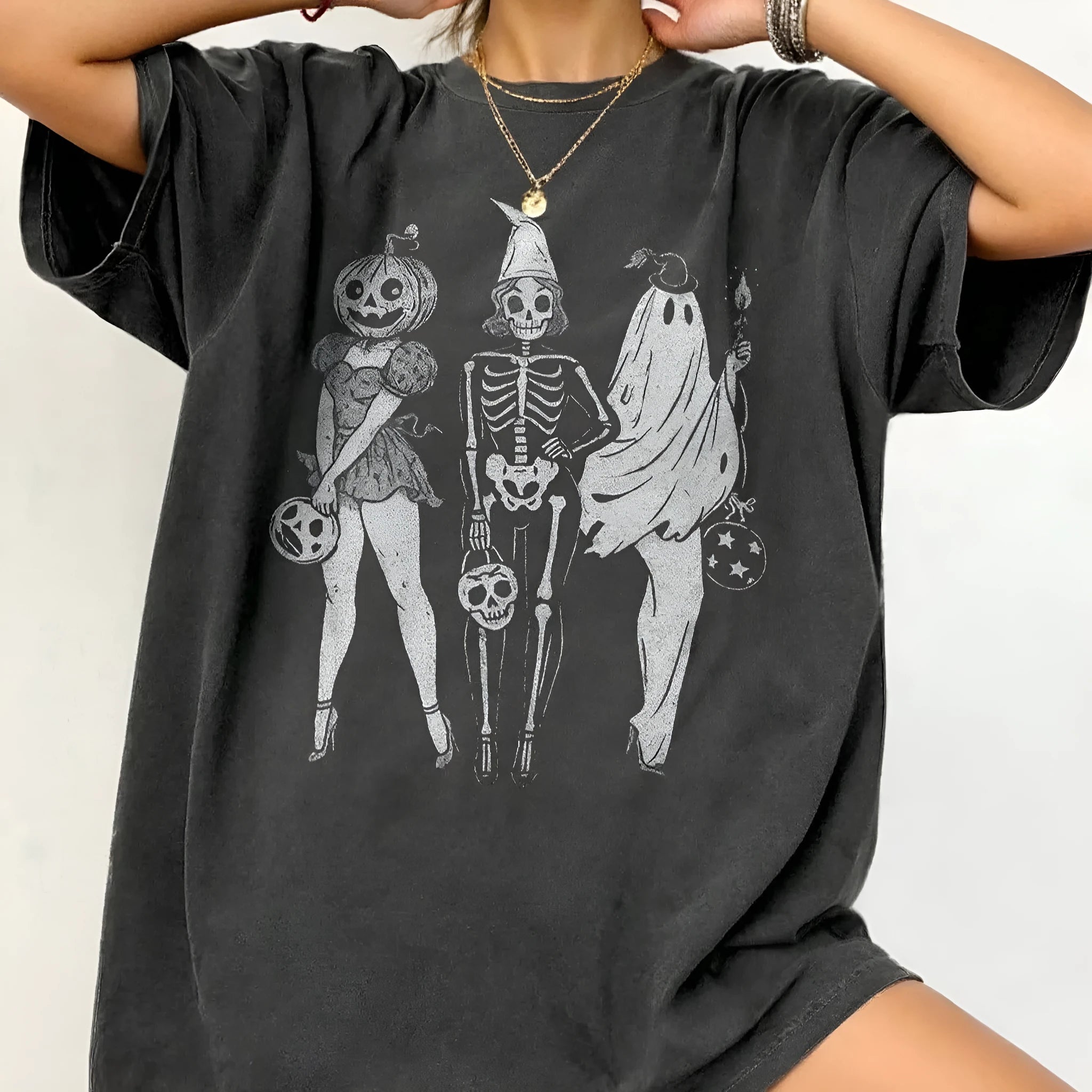 Loose fit cotton short sleeve t-shirt with round neck in black green grey or orange for men and women