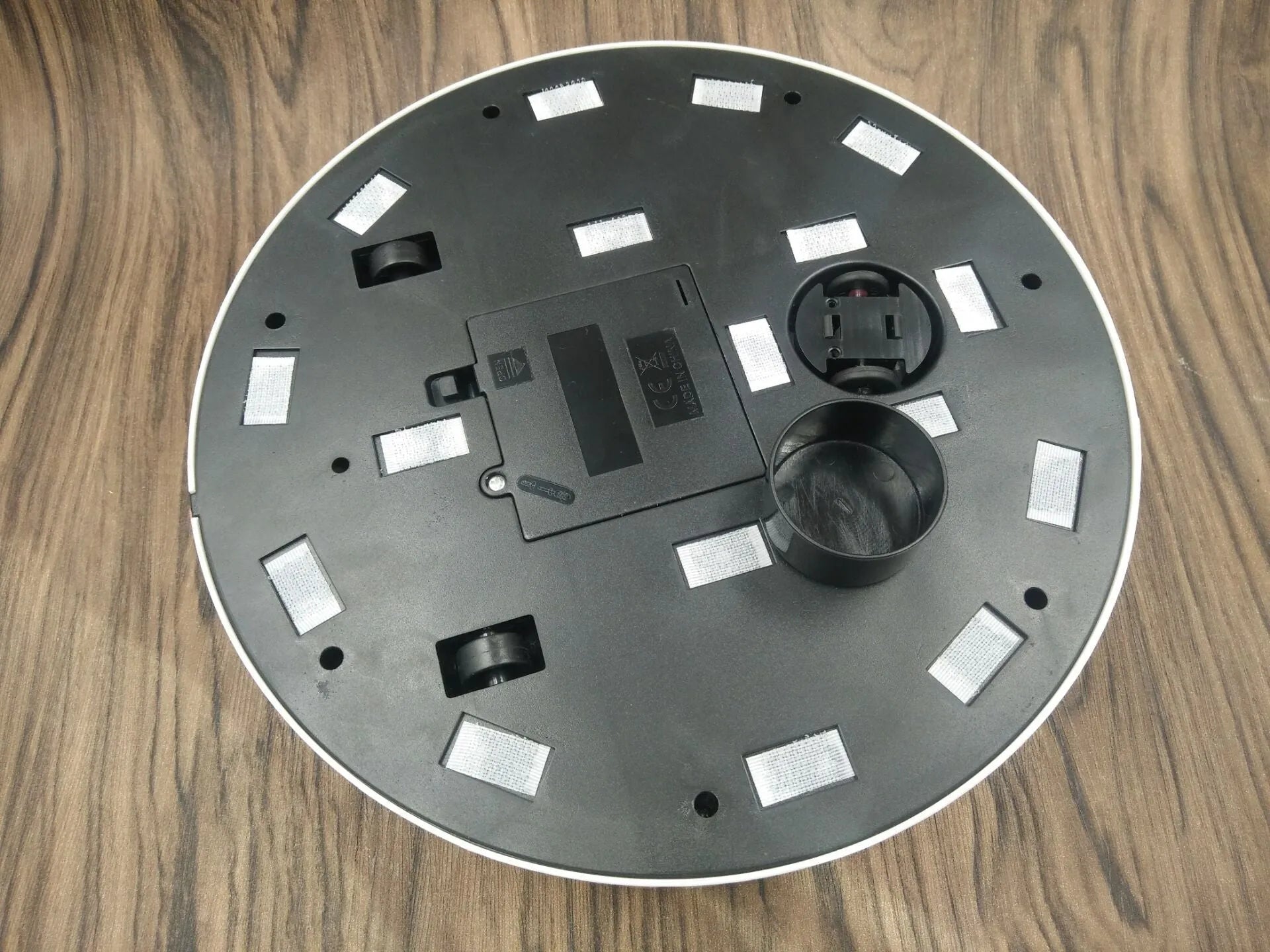 Black or pure white automatic floor sweeping robot with 23cm diameter on wooden floor