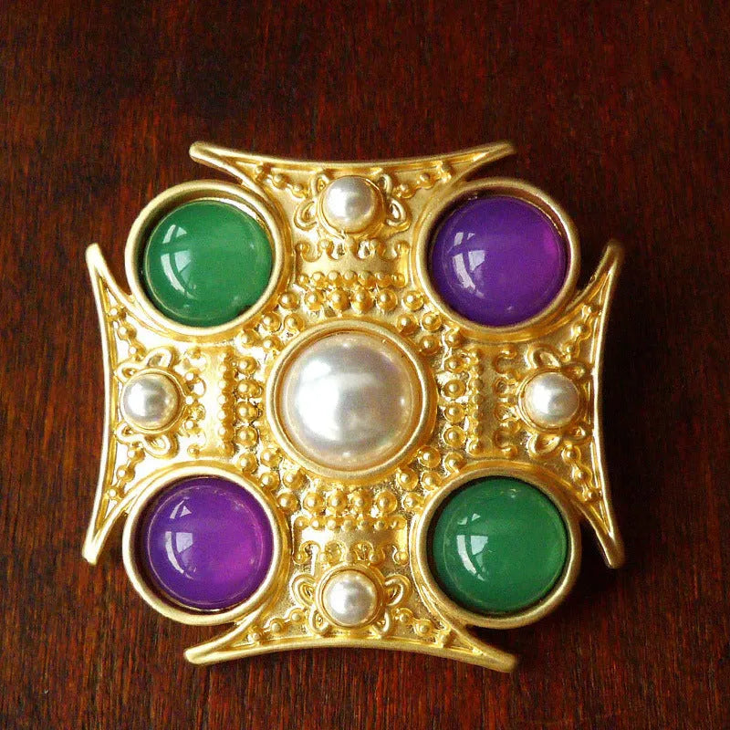 Retro baroque vintage brooch in zinc alloy with diamond shape, showing size comparison of eight style options