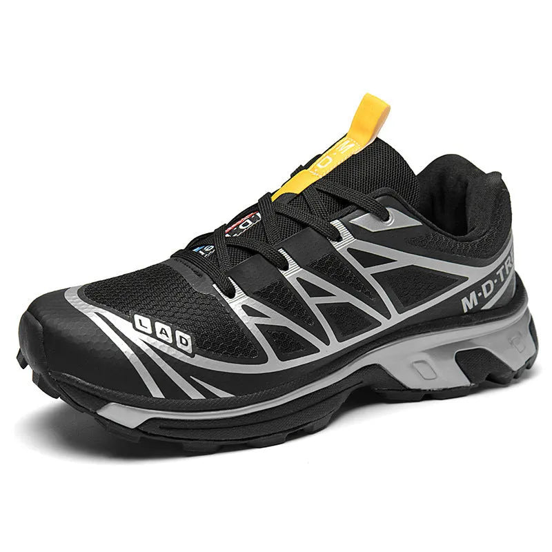 Low-top hiking shoes in artificial leather with rubber sole and mesh lining