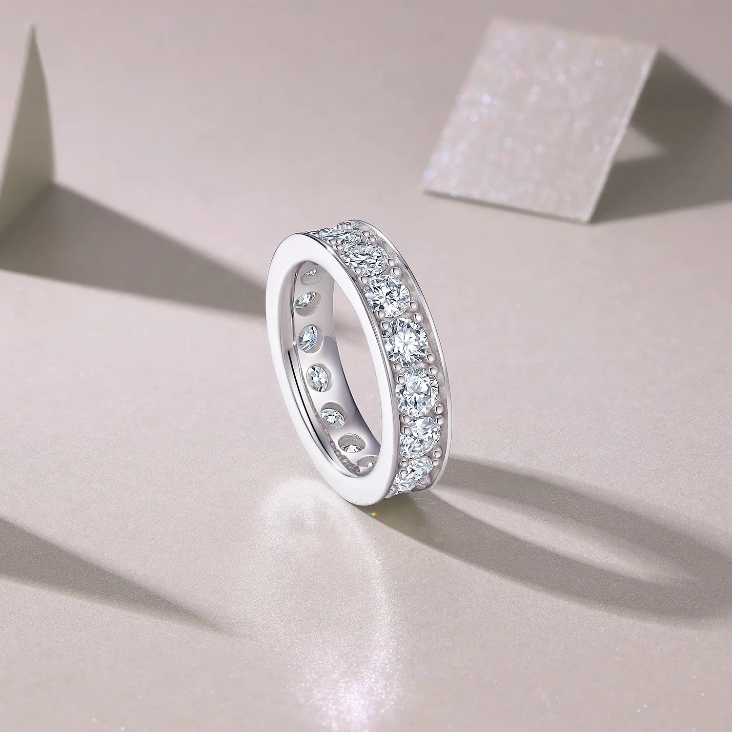 Flowing Cloud Passion wedding ring set with 0.3-carat moissanite in S925 silver with platinum plating on white background