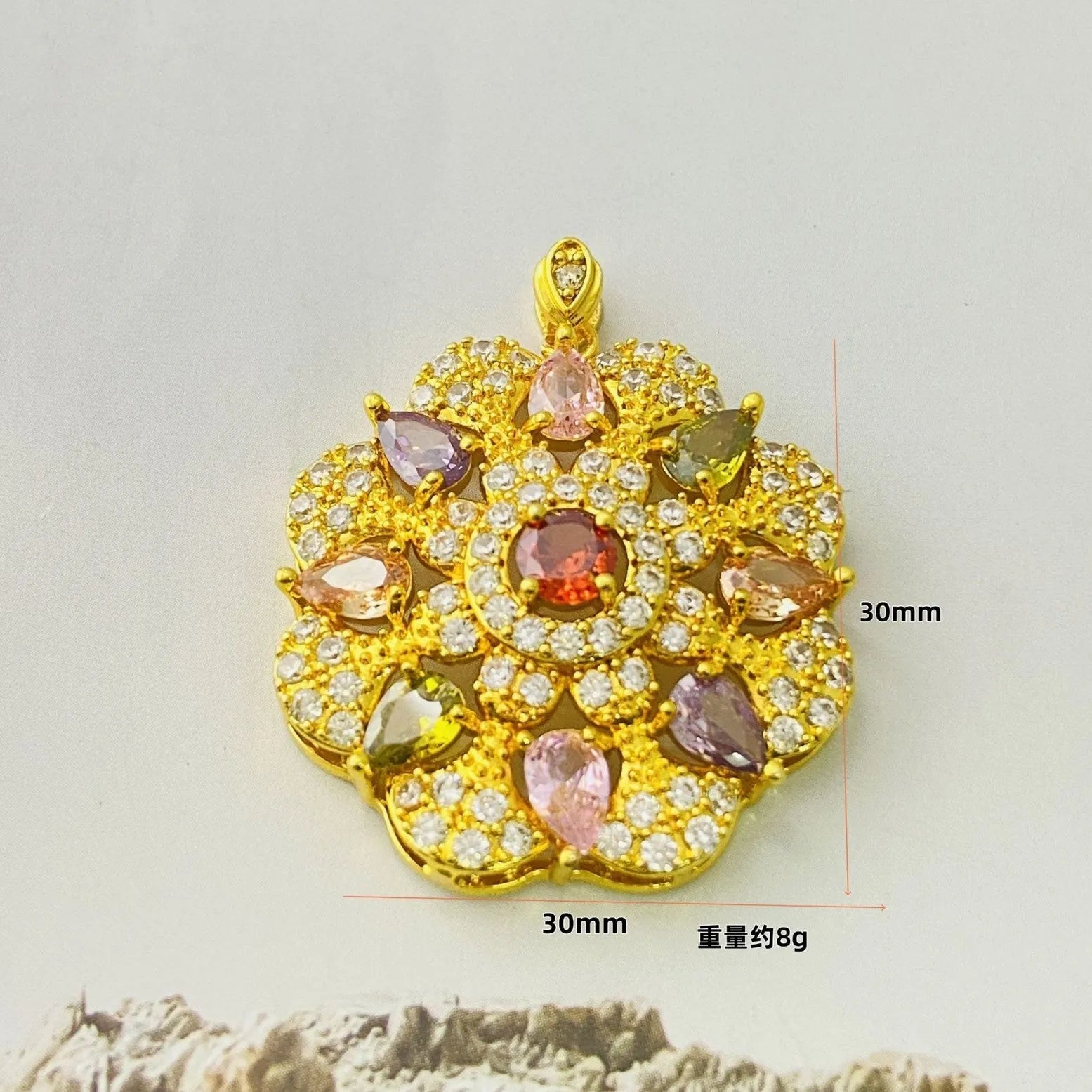 Women's flower-shaped zircon pendant necklace in gold, champagne gold, or platinum colour on a chain.