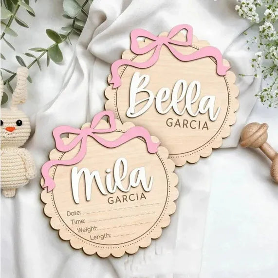 Square wooden baby room ornament with custom name, shown in 13cm and 15cm sizes.