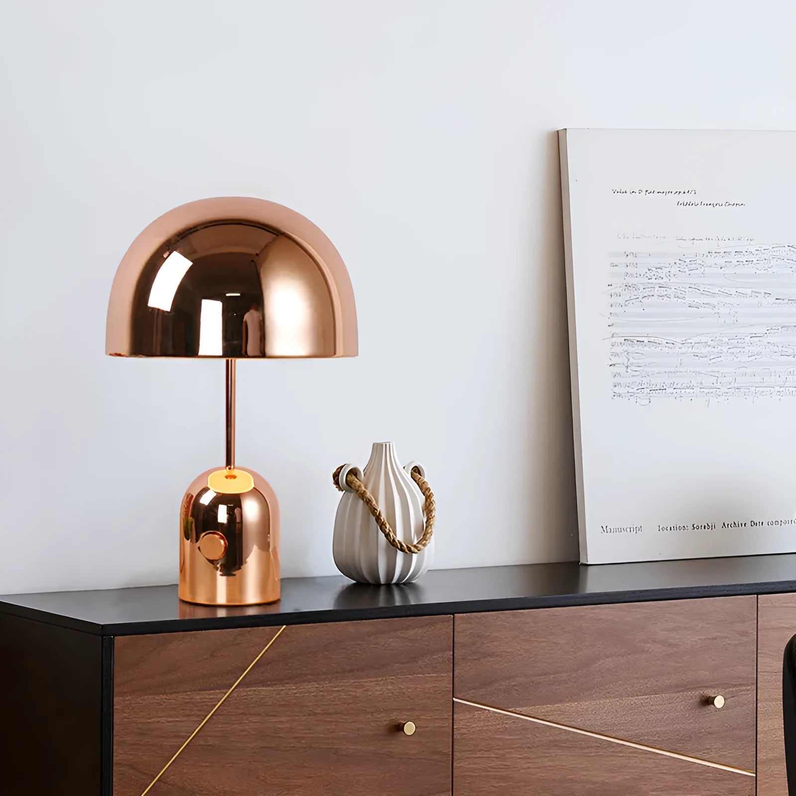 Post-modern metal table lamp in rose gold finish with 280x450mm dimensions
