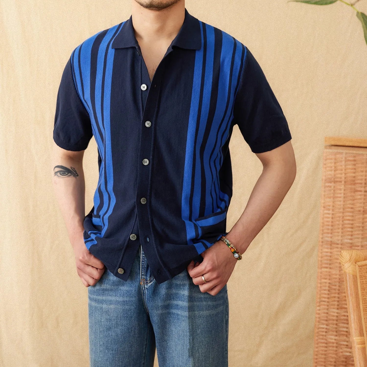 Short-sleeved knitted cardigan polo shirt in light blue with lapel collar