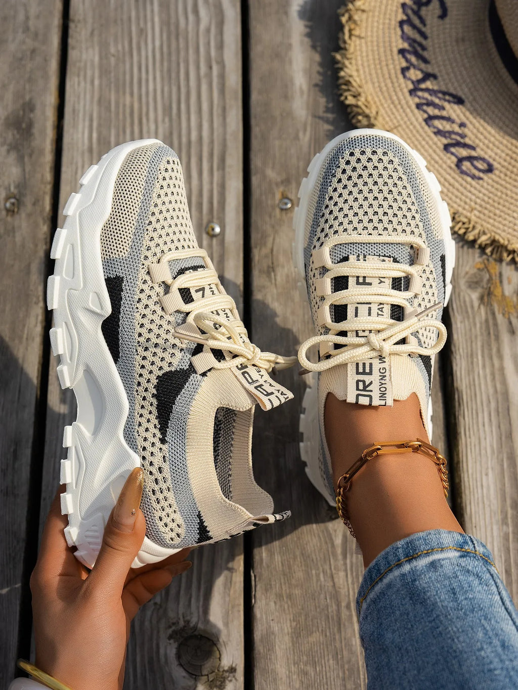 Women's Flyknit mesh lace-up sneakers in grey and white colourway
