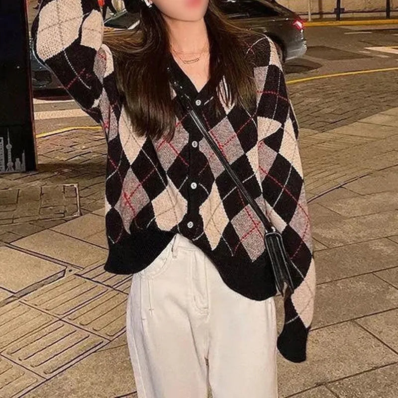 Knitted cardigan in pink, green, black, light khaki, or dark khaki with regular sleeves
