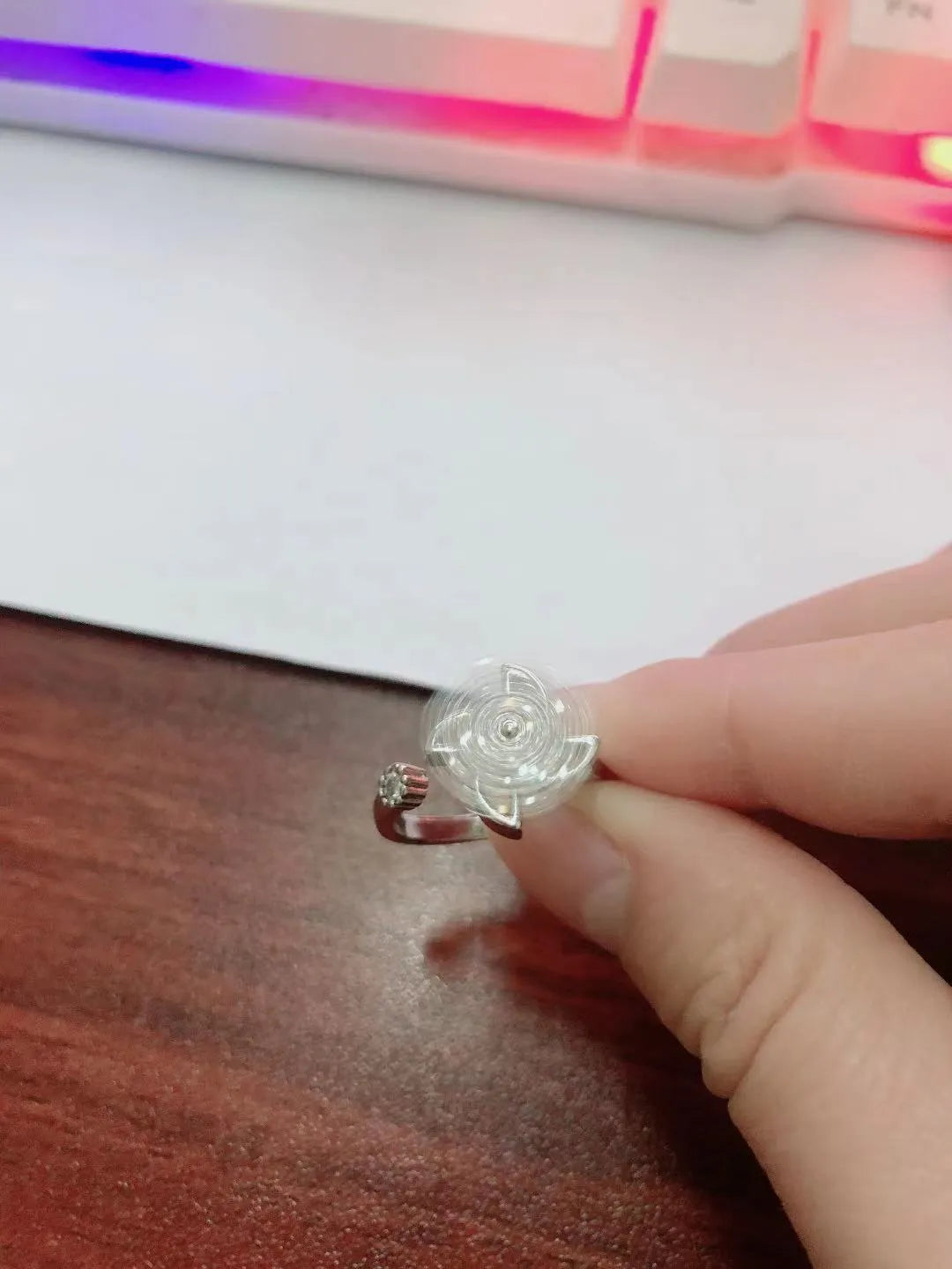 Micro rotating ring with spinning windmill centrepiece in gold or silver finish