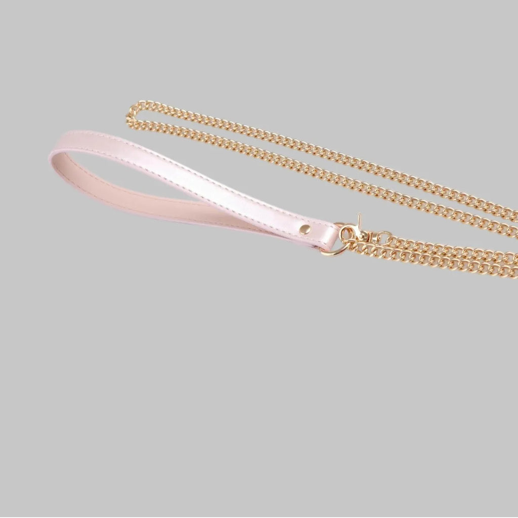 Hand holding rope little bell shape collar with alloy pendant and PU pearl powder finish on regular chain