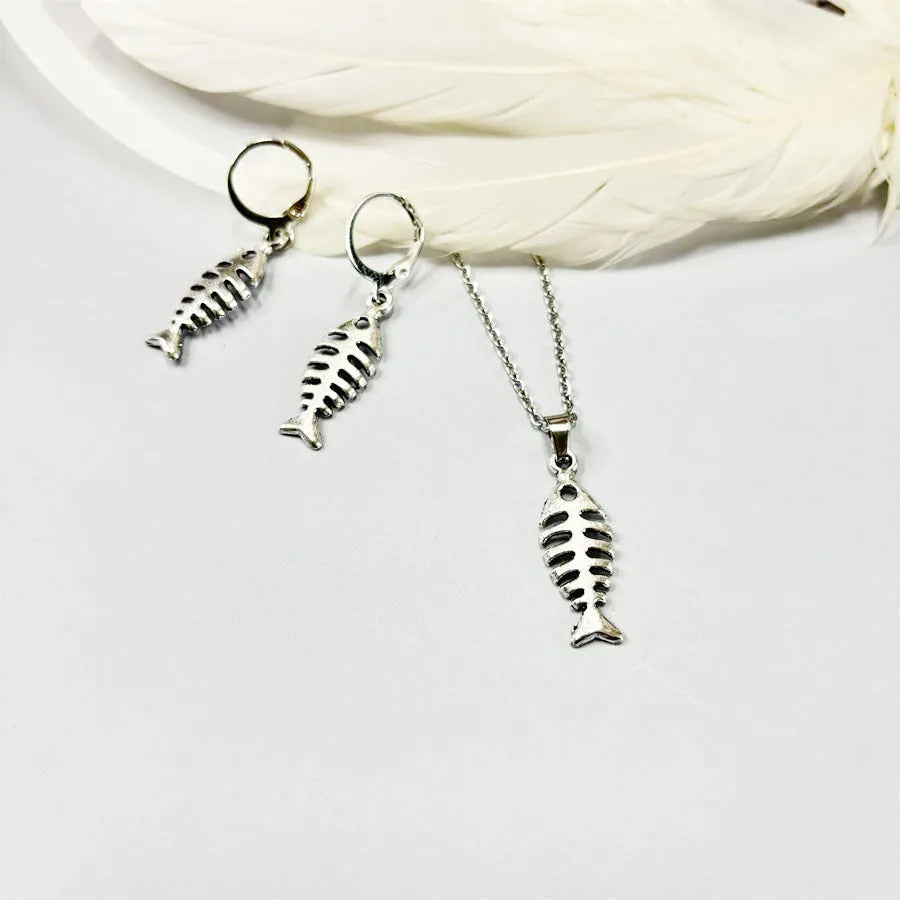 Fishbone pendant necklace and matching earrings set in retro style with adjustable length jewellery