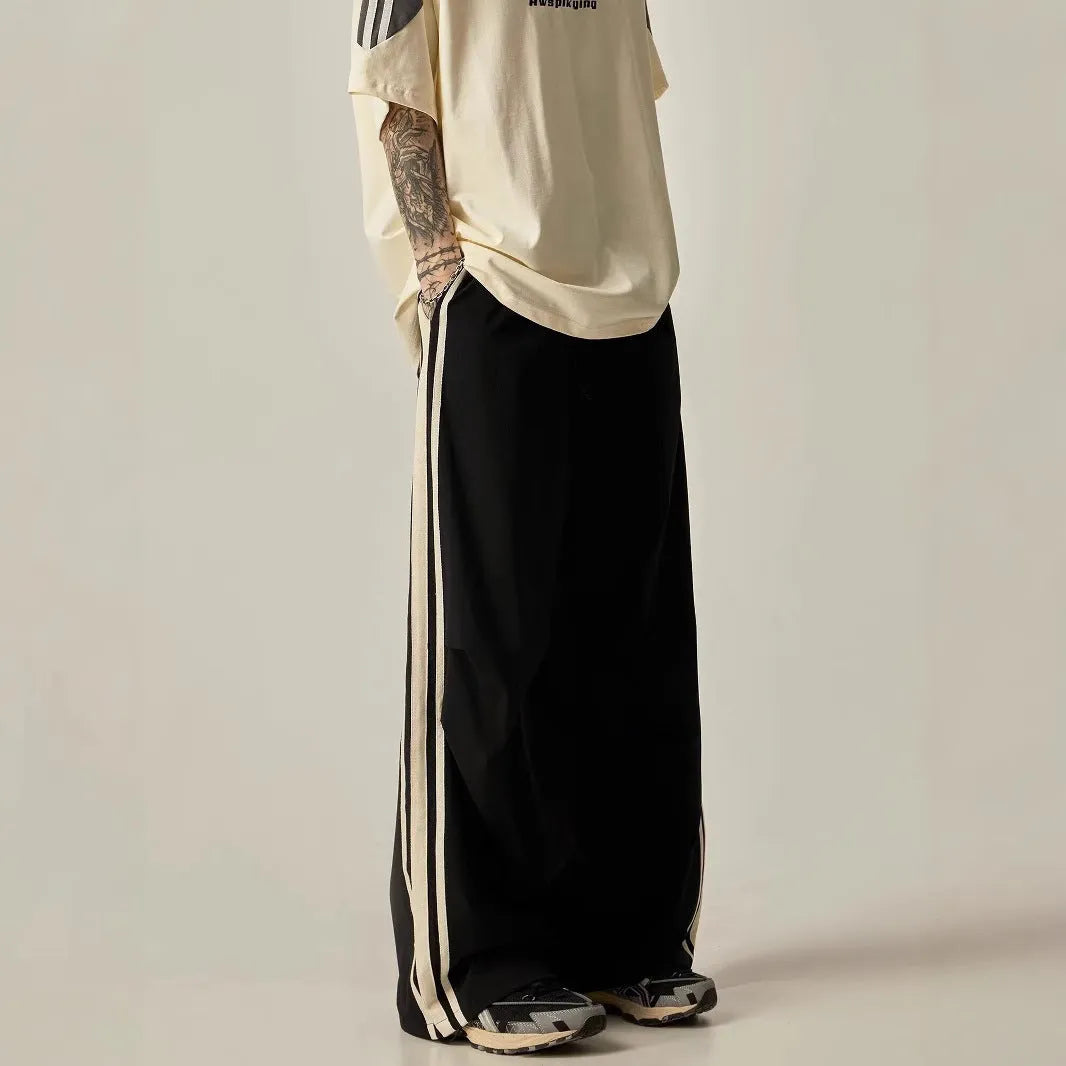 Black men's wide-leg climbing trousers with high waist and straight cut in polyester fabric