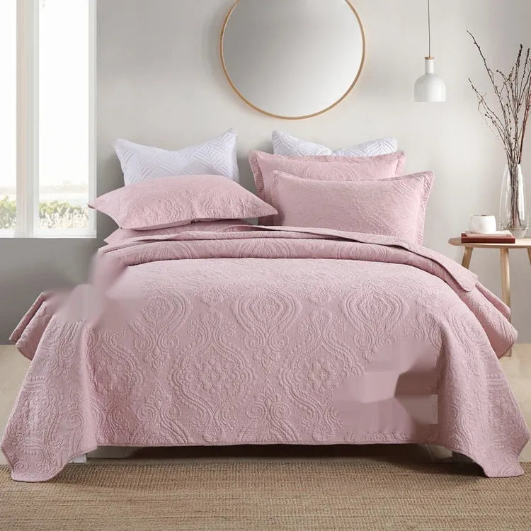 Pure cotton double-sided bedspread quilt set in a Damascus pattern, shown on a 2.0m bed.