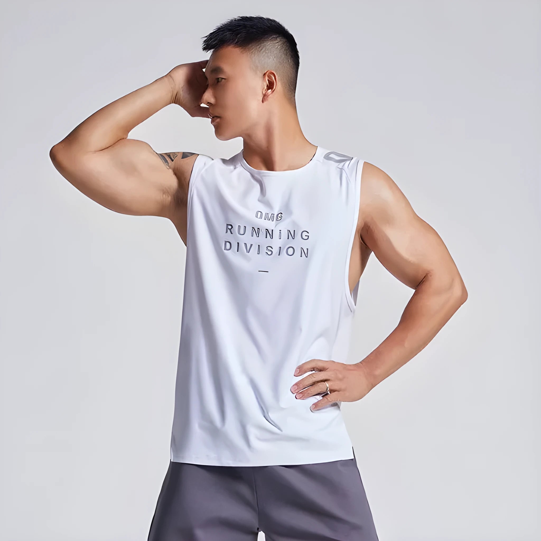 Men's mesh ice silk sports vest in loose fit design with straight hem