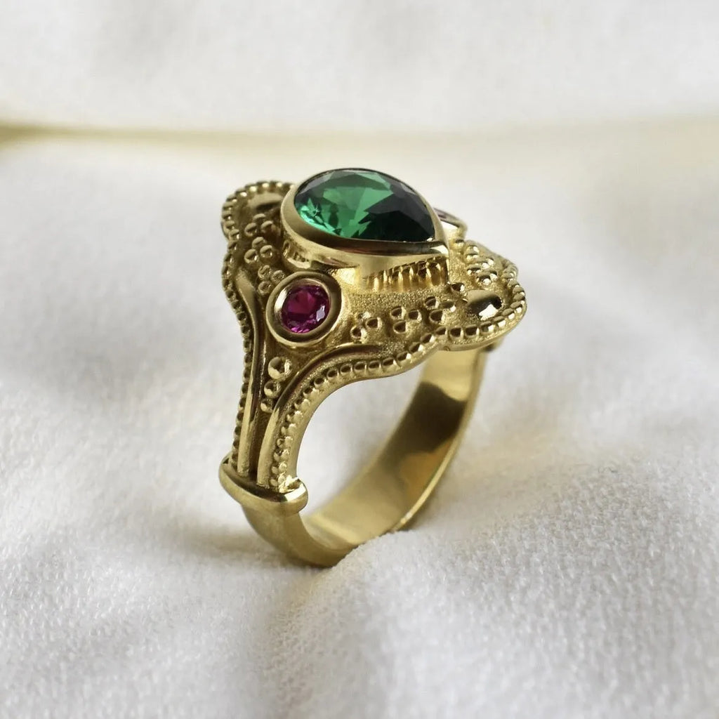 Golden lvzuan geometric women's ring showing electroplated finish and geometric shape design