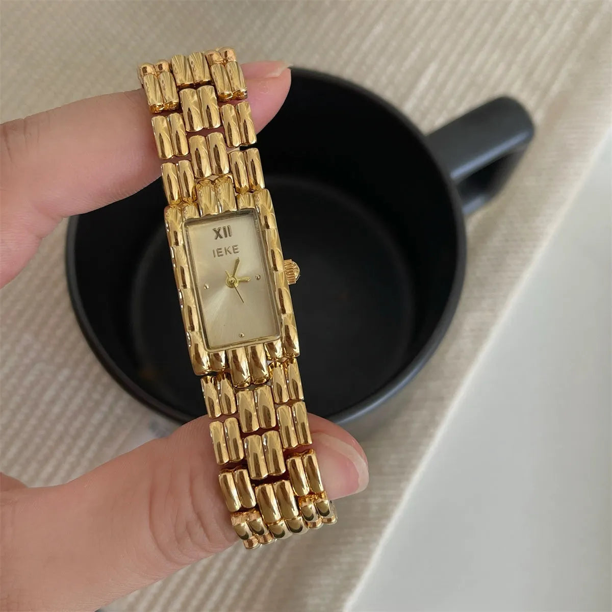 Women's bracelet-style watch with 15mm dial, mineral glass, and butterfly buckle in silver or gold finishes