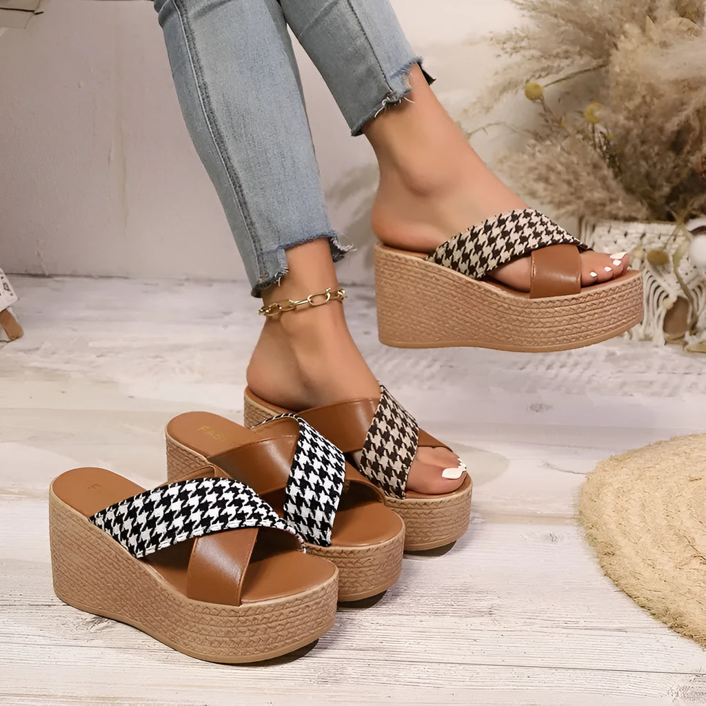 Cross leopard plaid wedge sandals in casual style with rubber soles, available in black or brown patterns.