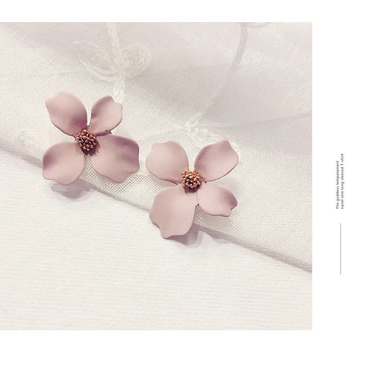 Flower shaped stud earrings for women in white or pink electroplated alloy