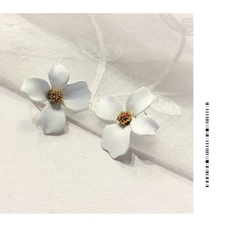 Flower shaped stud earrings for women in white or pink electroplated alloy