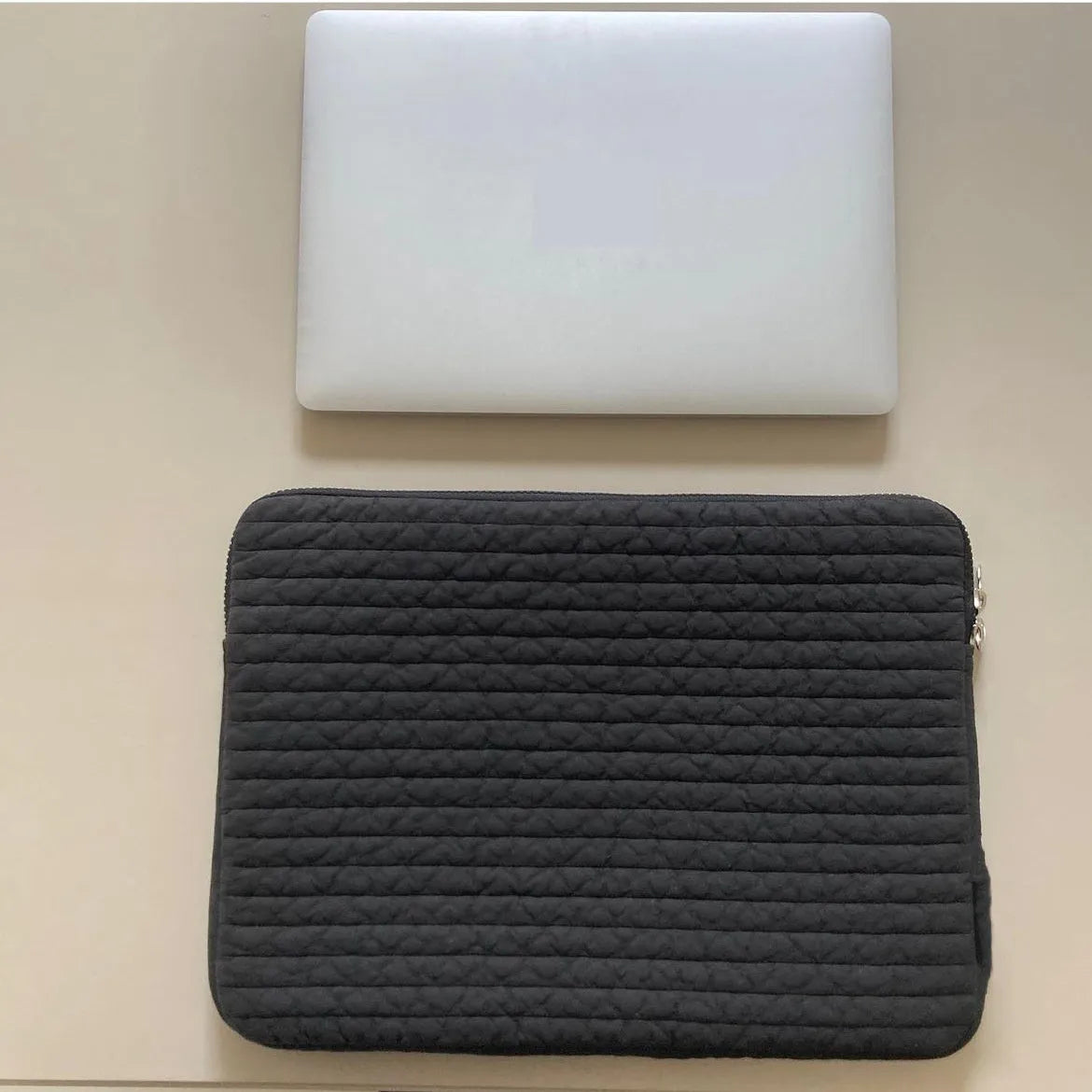 Black and white cotton cloth laptop bag for tablets with anti-seismic design and coin pocket