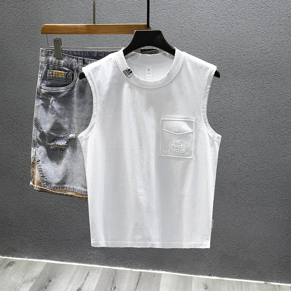 Men's solid colour cotton sleeveless t-shirt in loose fit, shown in white and black.