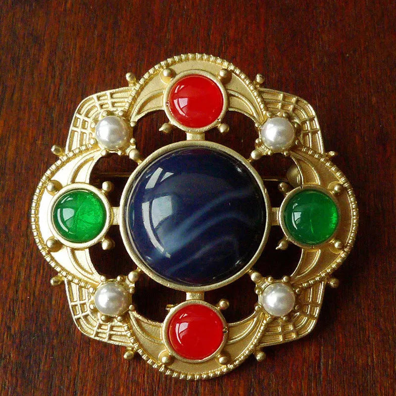Retro baroque vintage brooch in zinc alloy with diamond shape, showing size comparison of eight style options