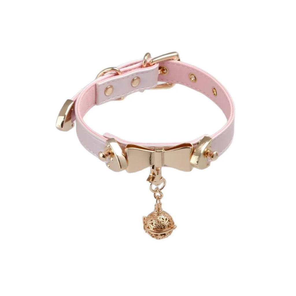 Hand holding rope little bell shape collar with alloy pendant and PU pearl powder finish on regular chain
