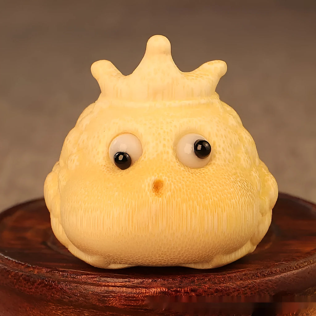 Solid bamboo Crown Princess Toad carving ornament in cute style, approximately 5 cm.