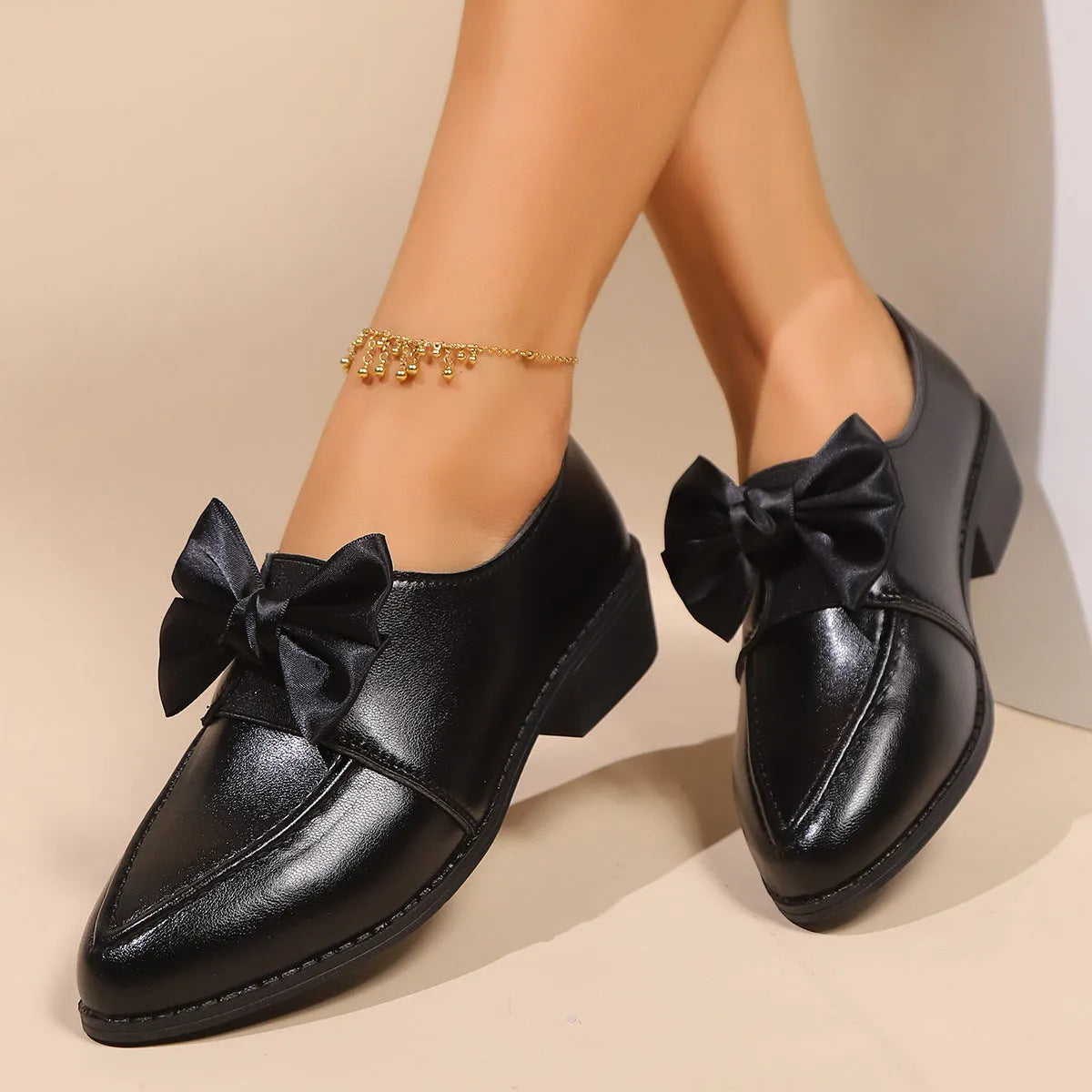 Women's British-style leather shoes with a decorative bow, rubber sole, and pointed toe.