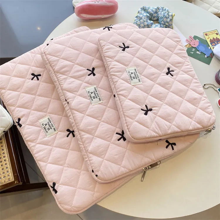 Laptop sleeve bag with rhombus embroidered bow in light blue colour