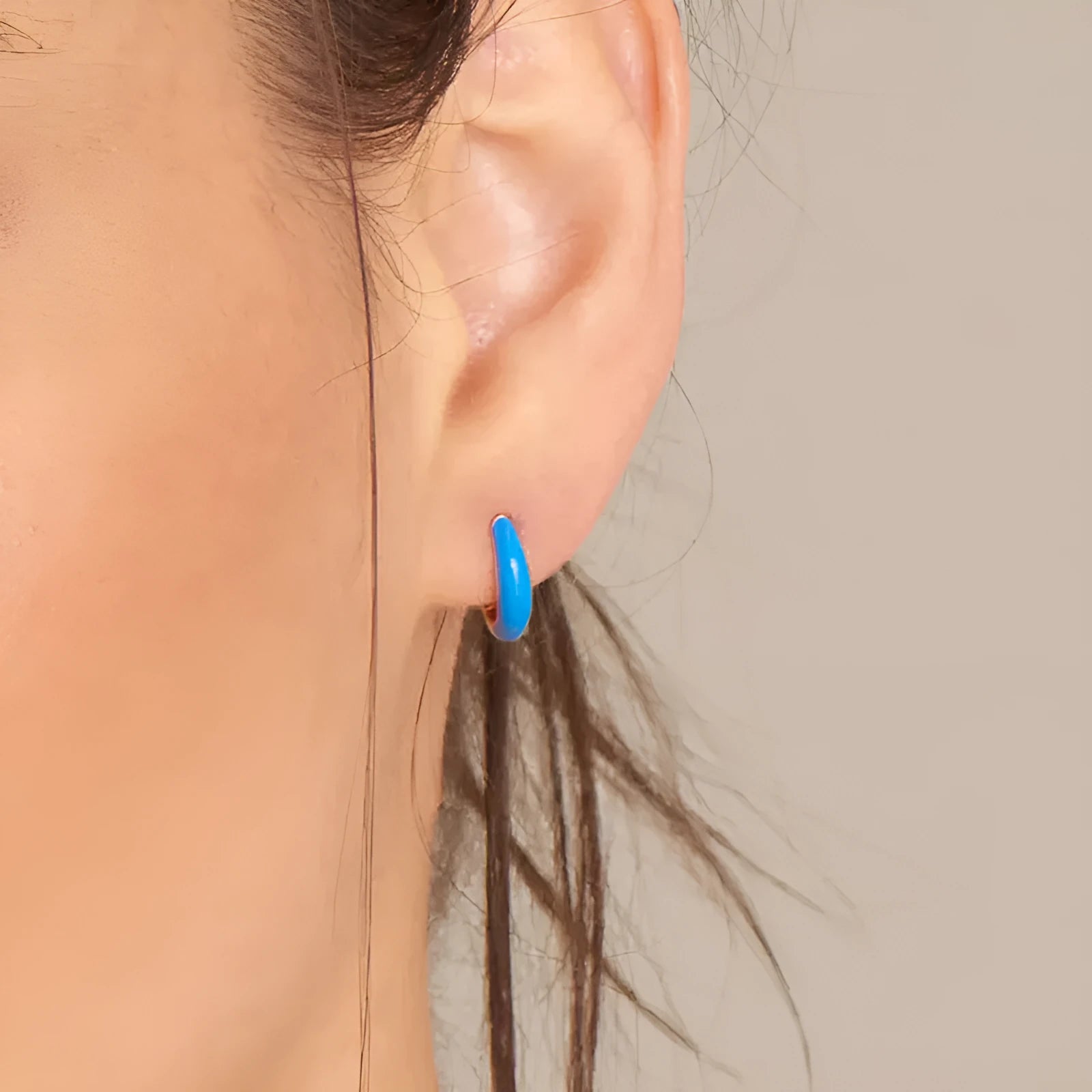 Epoxy resin oval curved earrings in geometric U-shape design with seven colour options