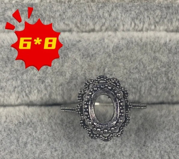 Oval denier ring with five-pointed star ornamentation and 6x8 mm main stone
