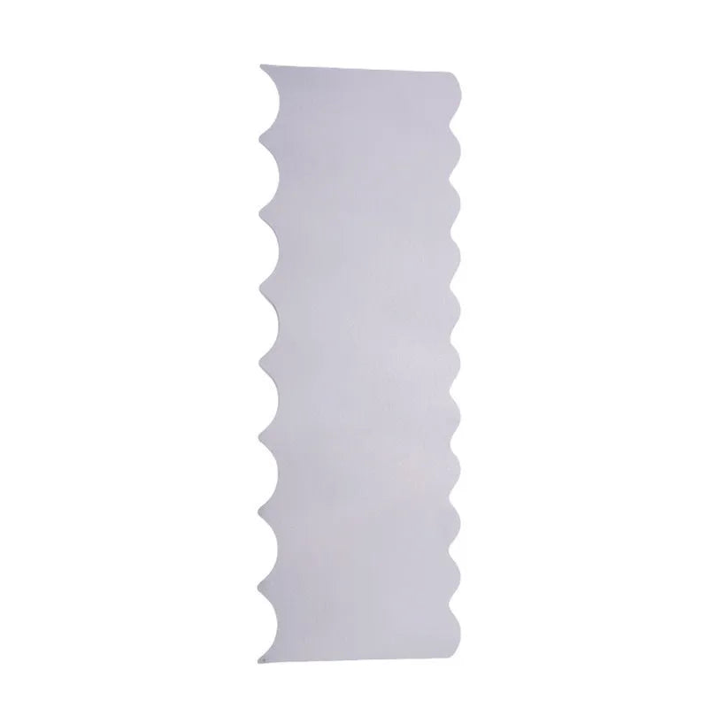 Stainless steel cream scraper with polygon pattern edge for cake decorating