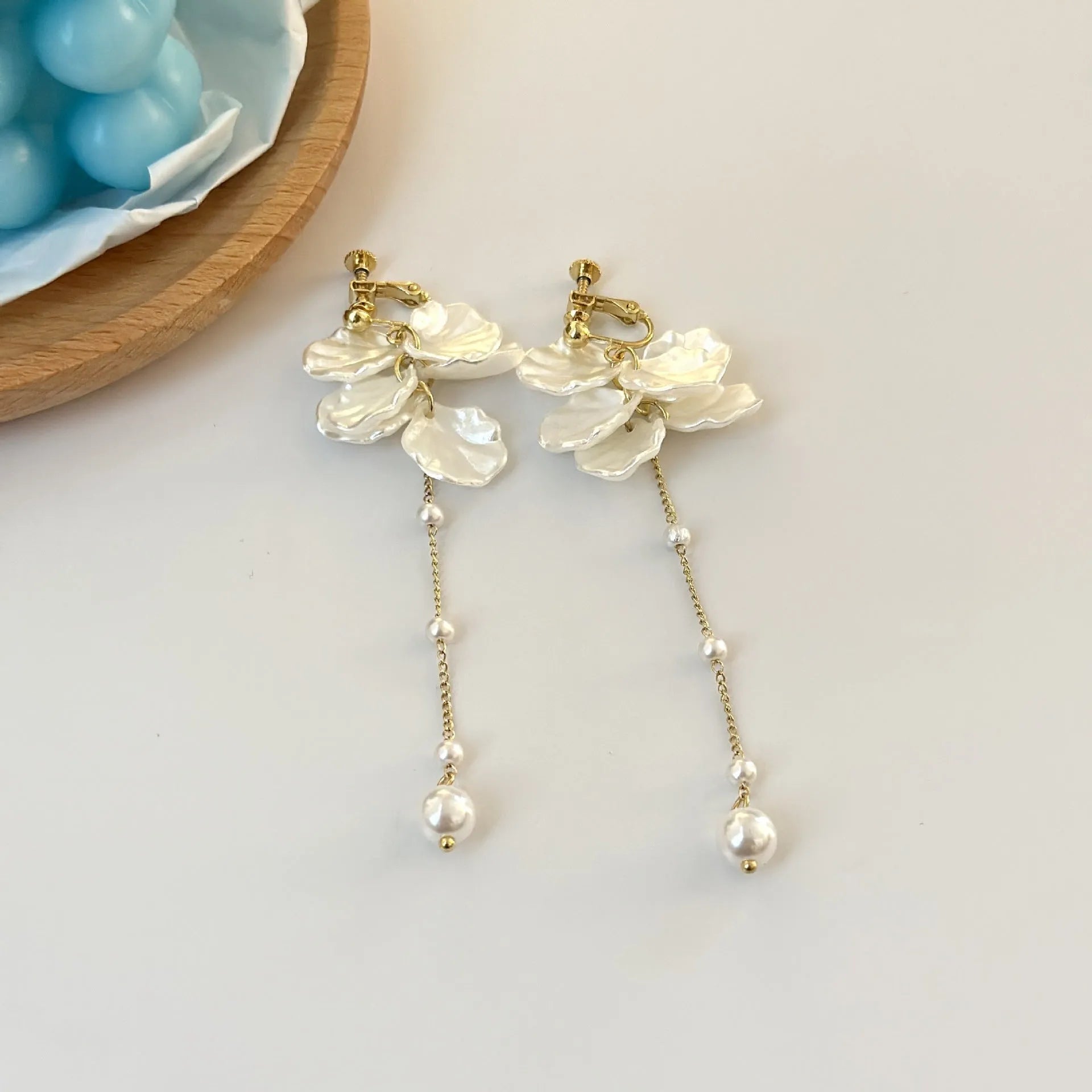 Women's shell pearl tassel earrings with four clip options measuring 8.8cm length