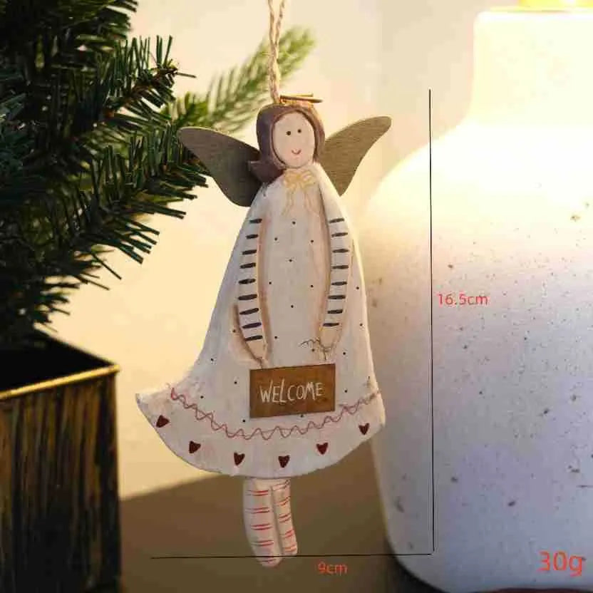 Hand-painted wooden door pendant with carved American country style design