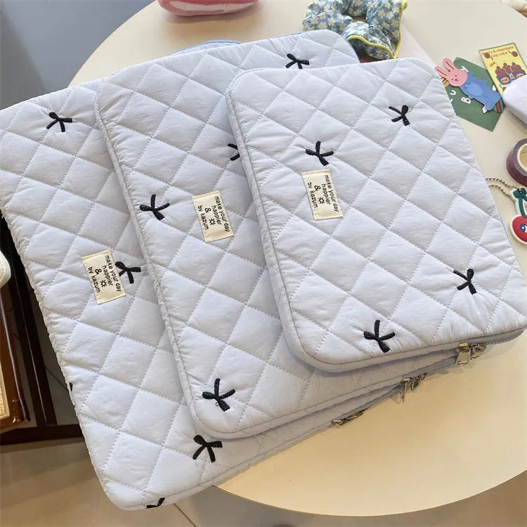 Laptop sleeve bag with rhombus embroidered bow in light blue colour