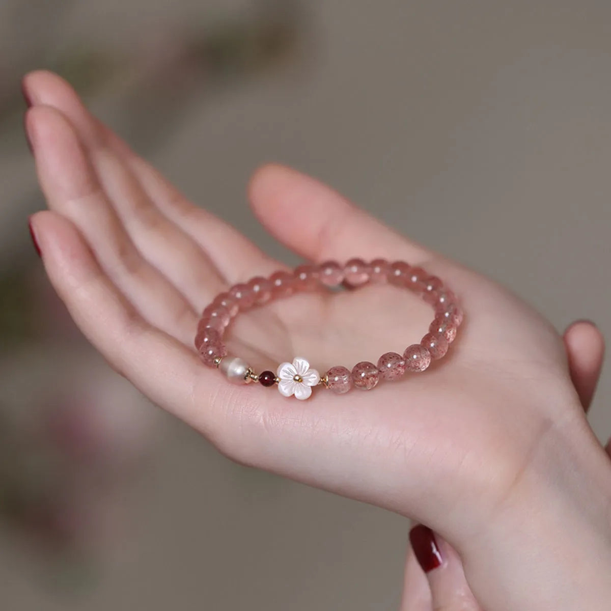 Strawberry quartz peach blossom crystal bracelet with flower-shaped beads on elastic cord