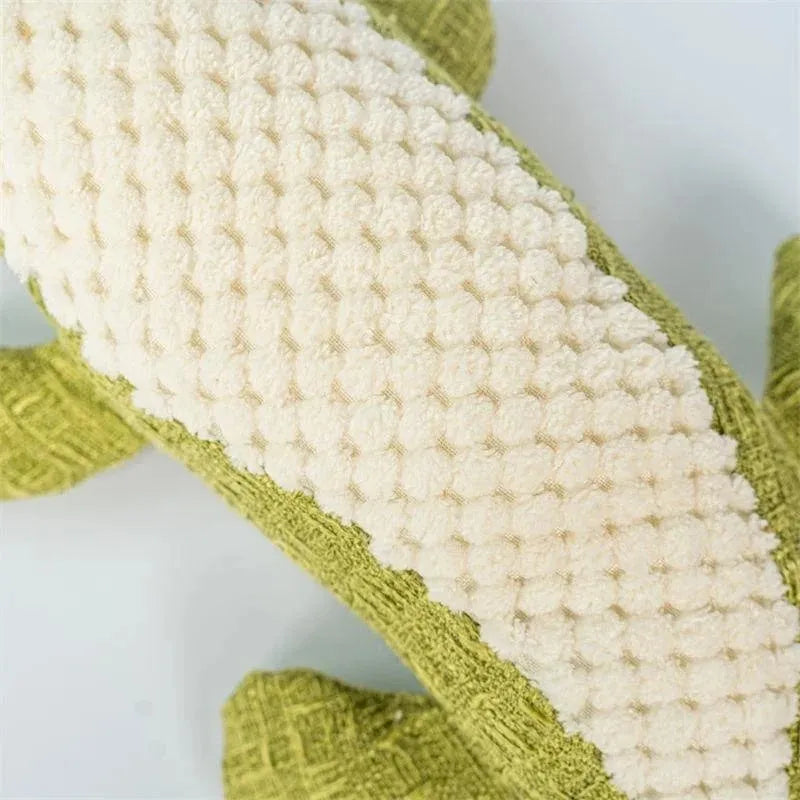 Blue, green and red corn on the cob plush toys for cats and dogs with crinkle sound.