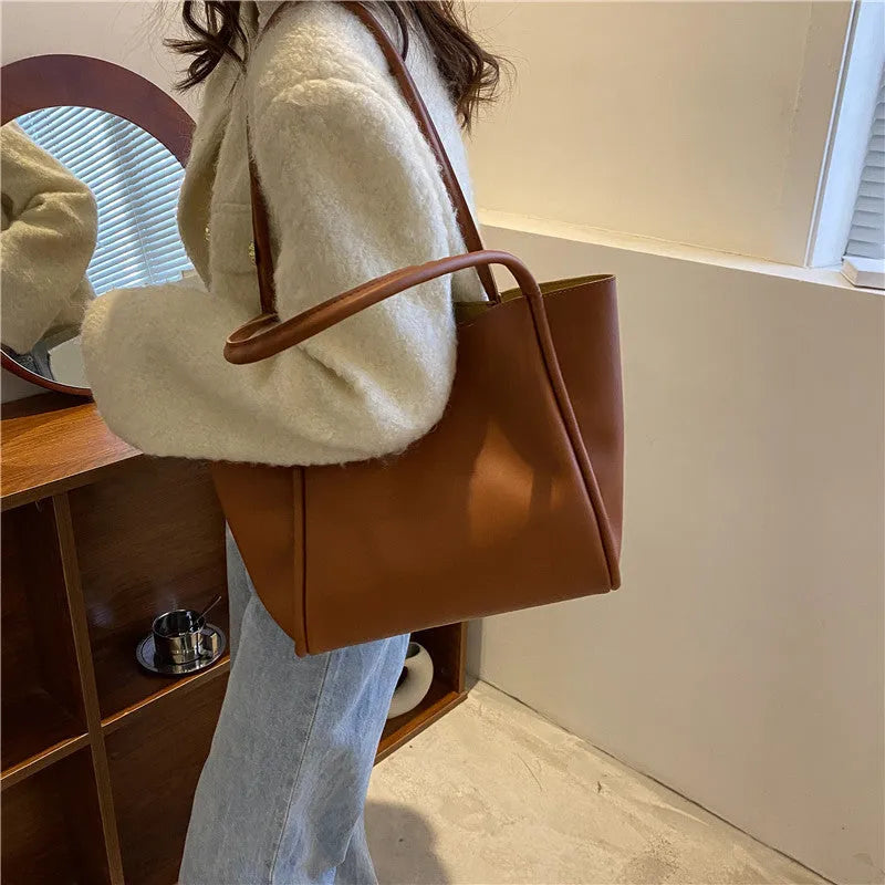 Casual large capacity solid colour PU tote bag for women with matching wallet on shoulder