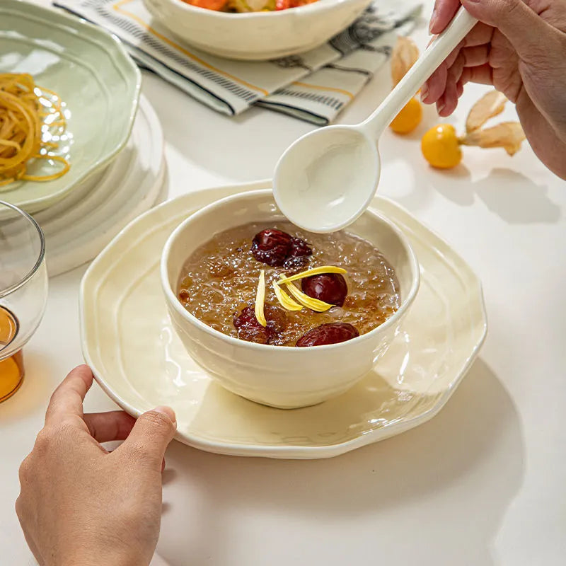 Seven-piece solid colour ceramic tableware set in a gift box, modern simple style.