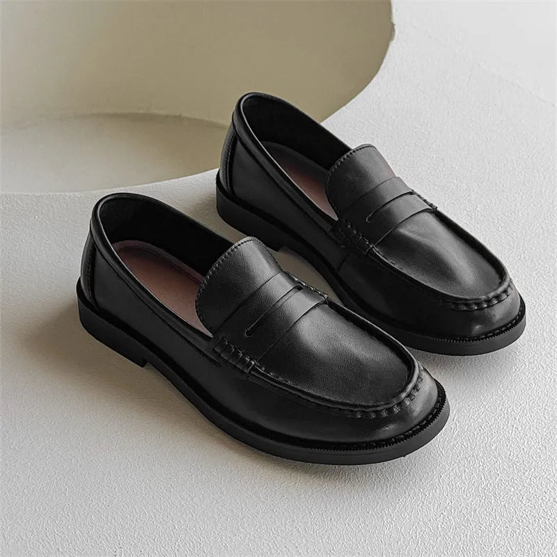 Men's and women's slip-on casual shoes in retro style, shown in available colours.