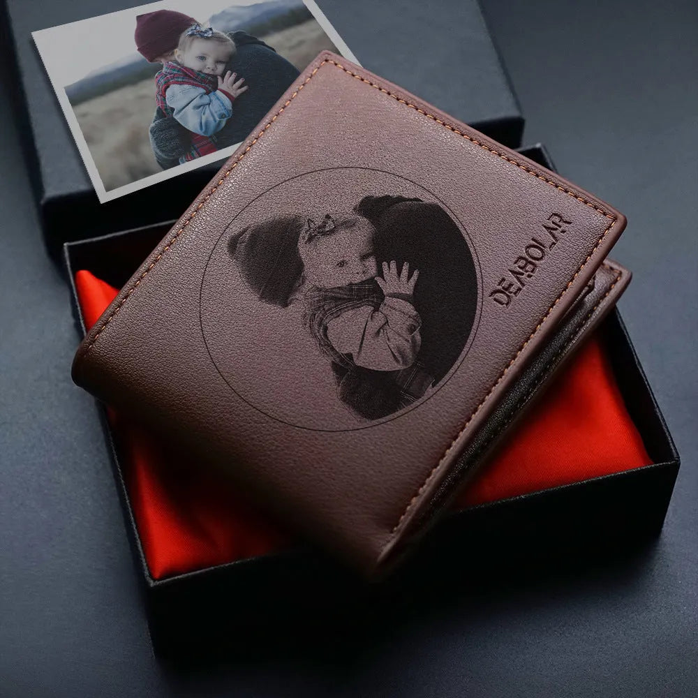 Men's leather wallet with zipper closure in classic colour, individually packaged for gifting