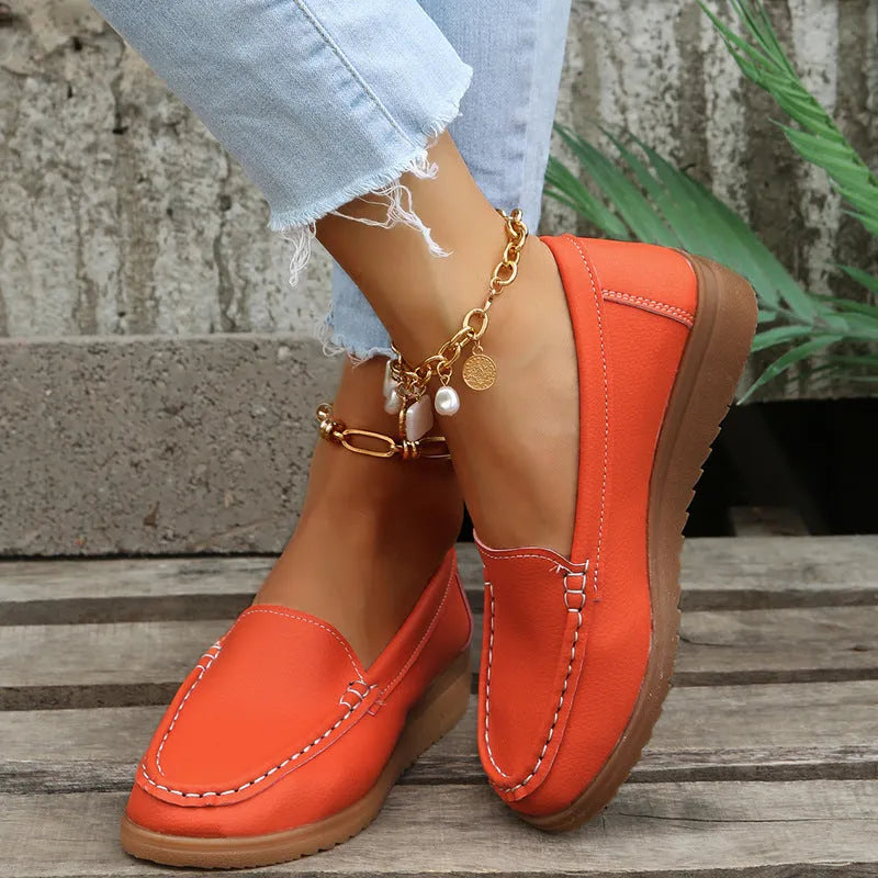 Women's flat loafers in PU leather with round toe and car suture detailing in five colour options
