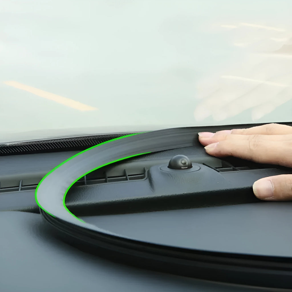 Mitsubishi Outlander dashboard soundproof seal strip made of black silicone, 1.6 metres long.