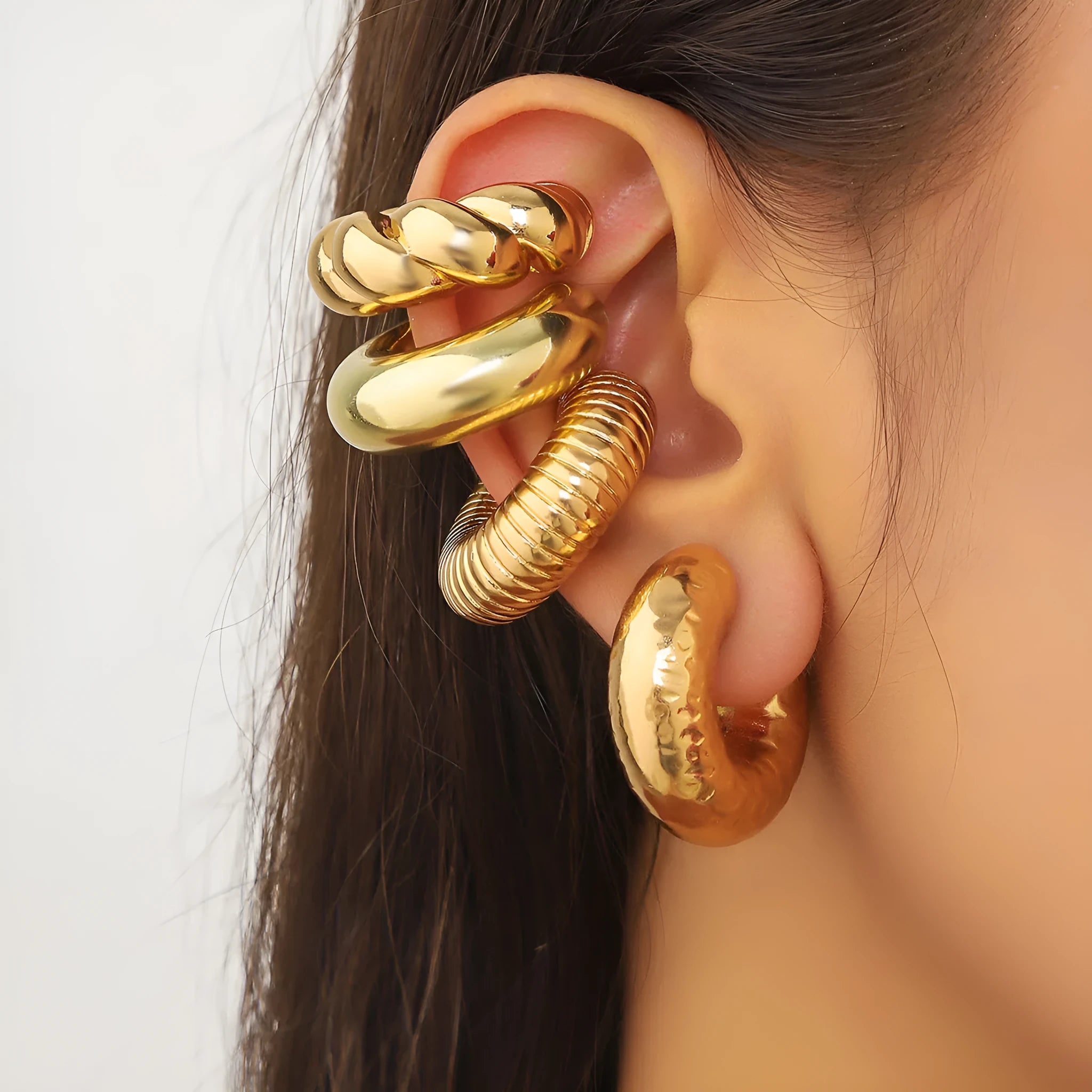 Geometric clip-on earrings for women in gold and silver finishes, set of 4 pieces.