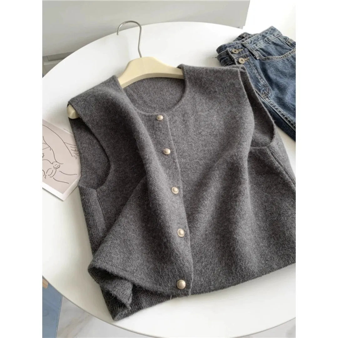 Half-sleeve polyester pullover in six colours including smoky grey and apricot for casual and commute wear
