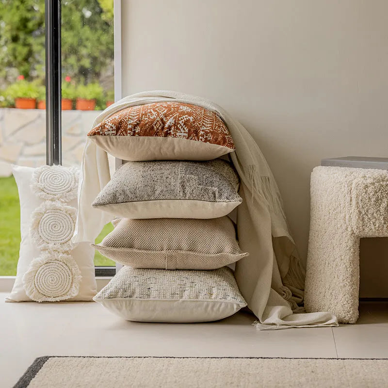 Solid colour sofa cushion with PP cotton filler in 45x45cm coreless size on a living room chair