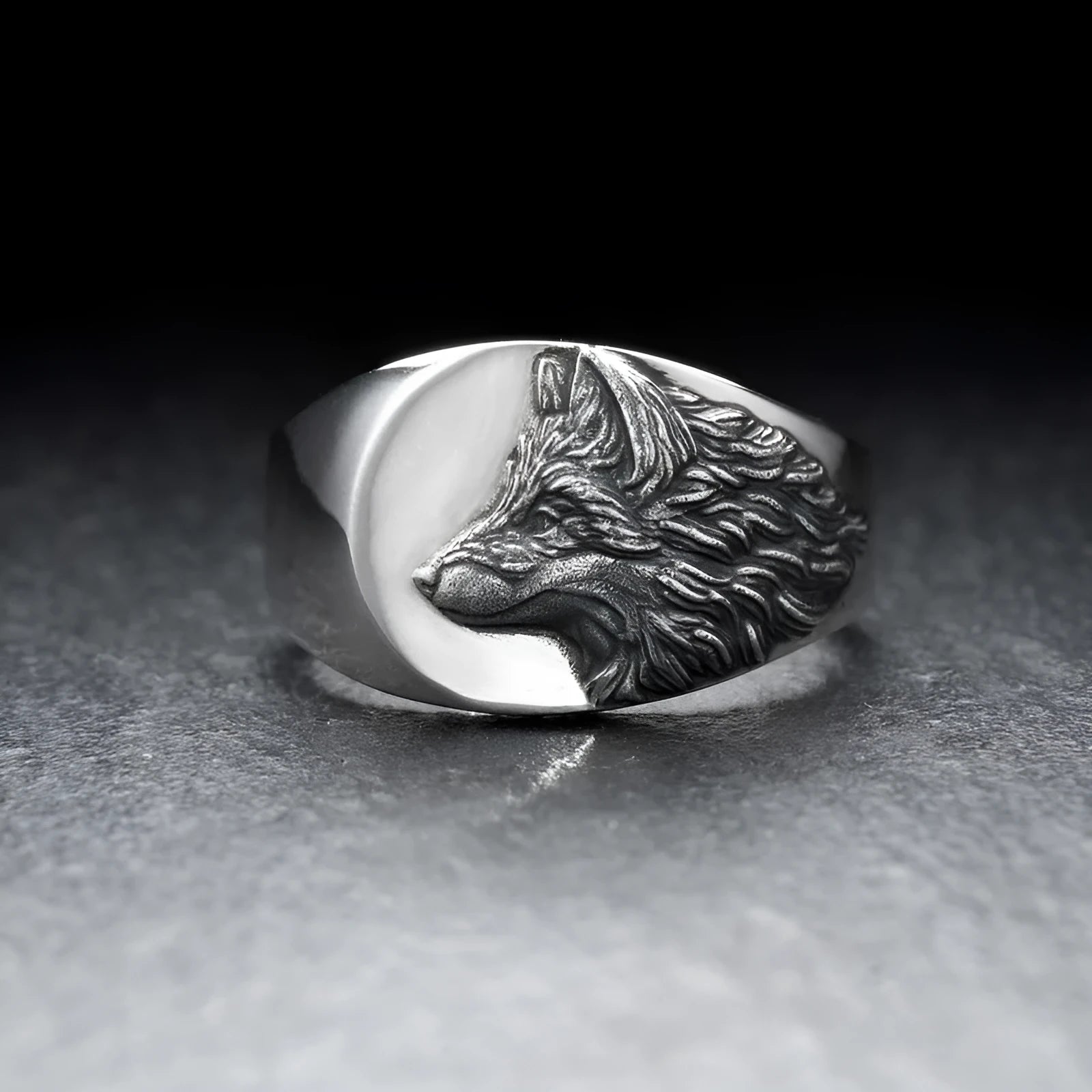 Silver geometric wolf head alloy men's ring with angular retro design
